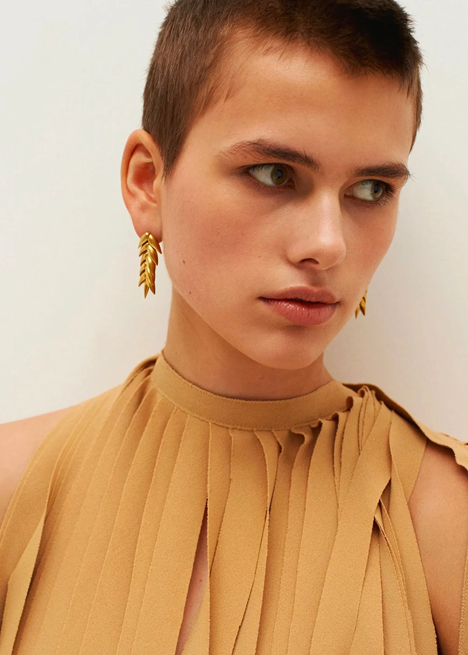 Bevza Spikelet Short Earrings