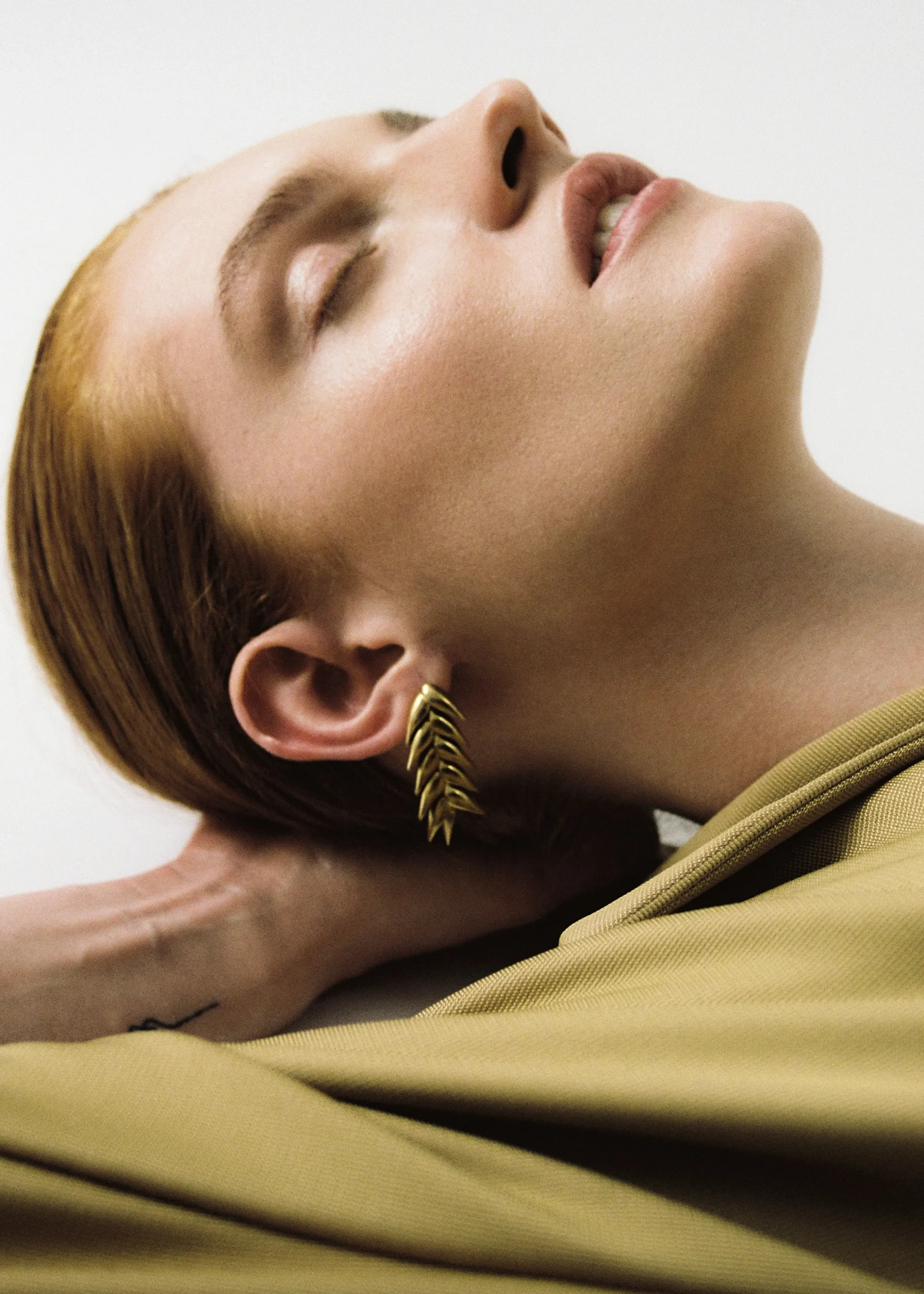 Bevza Spikelet Short Earrings