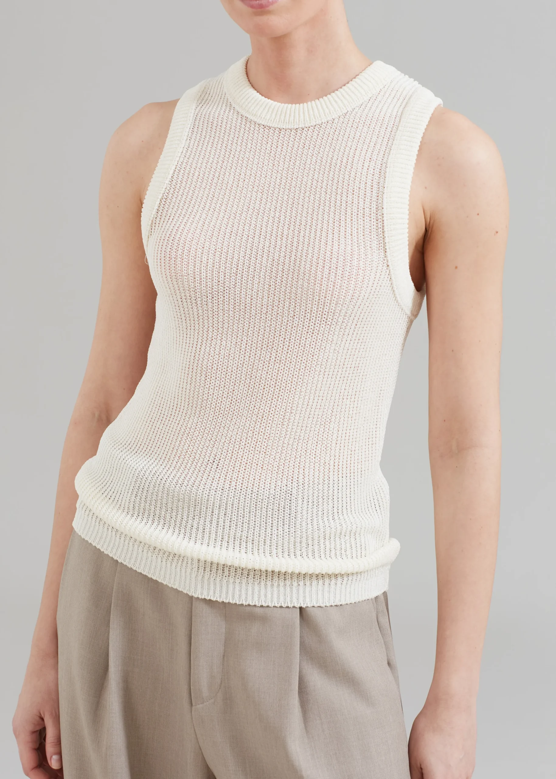 Low Classic Resort Sleeveless Top