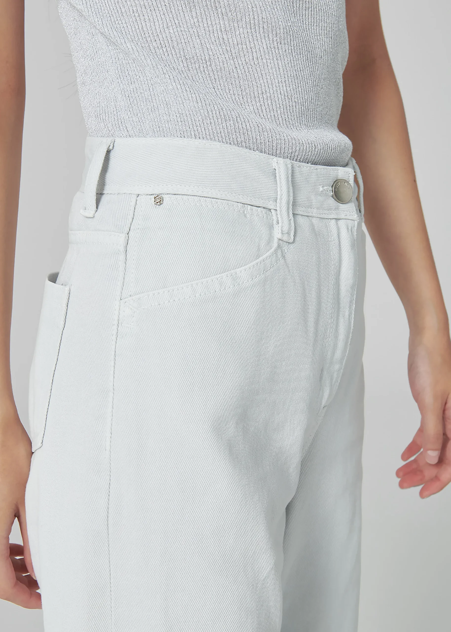 Low Classic Straight Fit Jeans